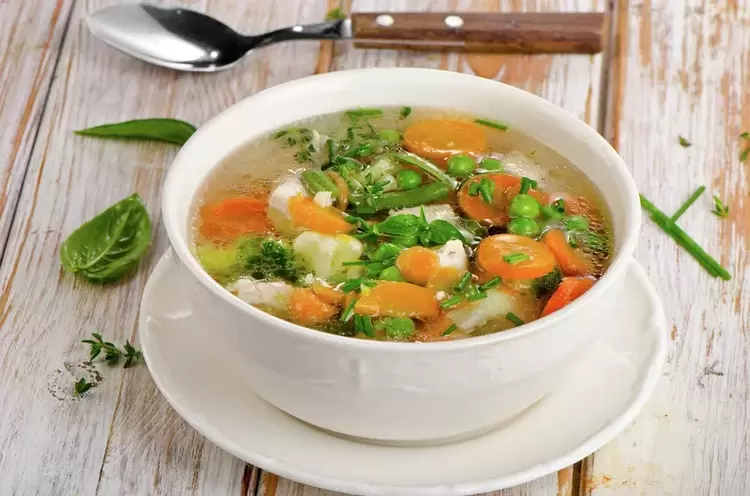 Sopa de verduras al perder peso